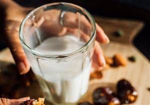 كسر الصيام بالتمر مع الحليب- مفيد أم مضر؟