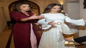 "حنينا العروس وبالحب غمرناها".. الملكة رانيا تحتفل بـ"يوم حناء" ابنتها (صور)