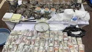 ضبط 3 أشخاص بحوزتهم 2 كجم استروكس ومواد تصنيع مخدرات