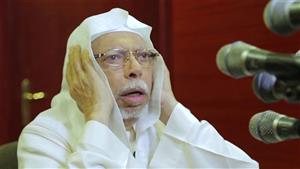 يصدح بالأذان منذ 45 عاماً.. قصة بلال الحرم الذي أبهر صوته العالم