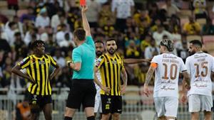 عقوبة قاسية على لاعب الاتحاد السعودي بعد بصقه على المنافس