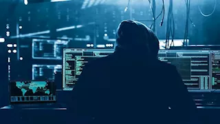 هجوم إلكتروني يشل أنظمة مطار برلين ويُربك حركة السفر لأيام