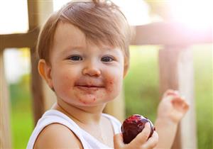 البرقوق للأطفال- خبيرة تغذية توضح فوائده وأضراره