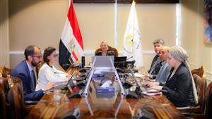 وزيرة البيئة تبحث الحد من استخدام الأكياس البلاستيكية أحادية الاستخدام