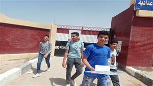 طلاب الشهادة الإعدادية بجنوب سيناء: أسئلة امتحان الدراسات طويلة- صور