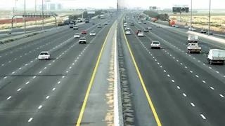 8 مصابين في تصادم سيارتين أعلى محور 26 يوليو