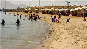 فسحة بـ5 جنيهات.. شاطئ السوايسة مصيف رحلات اليوم الواحد.. فيديو وصور 
