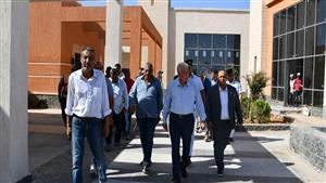 محافظ جنوب سيناء يتابع أعمال إنشاءات القرية التراثية في شرم الشيخ - صور