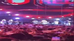 في حضور نجوم الفن.. عمرو دياب يشعل حفل مراسي بالساحل الشمالي (صور)