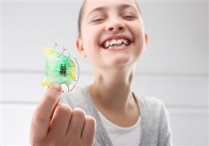 تقويم الأسنان والتركيبات- طبيب يوضح الأفضل بينهما للأطفال "فيديو"