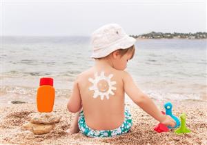 كيف تختارين واقي الشمس المناسب لطفلِك؟