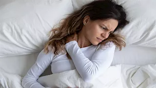  وضعيات النوم..  لماذا النوم على الظهر قد لا يكون الخيار الأفضل؟