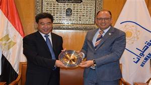 بحث سبل التعاون المشترك بين جامعتي حلوان وشاندونغ الصينية