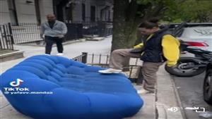 ثمنها 8 آلاف دولار.. كنبة في الشارع تتحول من قطعة خردة إلى تريند تيك توك
