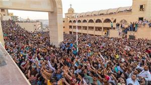 منيو دير درنكة يتحدى الغلاء.. أي ساندوتش بجنيه لزوار العذراء في أسيوط- صور 