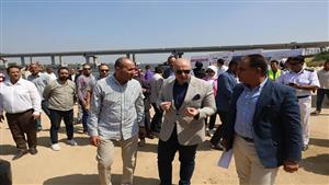 محافظ بني سويف يتابع سير العمل في مشروع محور الفشن