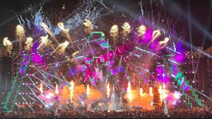 أحمد عصام يكشف كواليس تجهيزات حفل عمرو دياب في لبنان