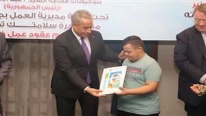 "العمل": تسليم عقود عمل جديدة لذوي الهمم بجنوب سيناء