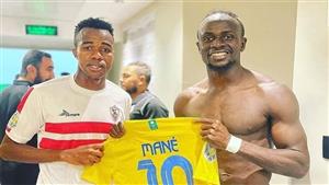 "خد منه التيشرت".. لقاء خاص بين السنغاليين ماني وإبراهيما نداي