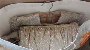  مندوب شحن يصل بفستان سيدة إلى قوائم التريند.. ما الحكاية؟   