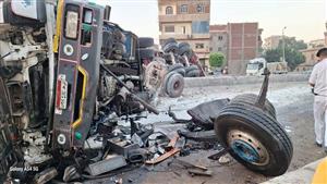 تسبب في شلل مروري.. تصادم سيارتين نقل على الطريق الزراعي بالبحيرة - صور