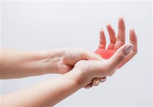 أعراض ارتفاع الضغط والكوليسترول- 5 علامات تظهر على اليدين