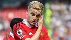 رسميا.. آينتراخت فرانكفورت يعلن ضم فان دي بيك لاعب اليونايتد