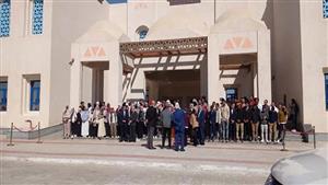 بالصور- رئيس الوزراء يتفقد لوحة توزيع الكهرباء ومشروع سكن كريم بقرية فارس في أسوان