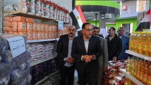 رئيس الوزراء يتفقد معرض "أيادي مصر"