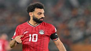 محمد صلاح يؤدي التدريبات الفردية في الملعب (صورة)