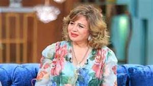 إلهام شاهين تهنئ النجم عادل إمام عقب تكريمه في "joy awards"