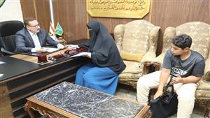 بالصور- محافظ المنوفية يصرف مساعدات عاجلة لـ 9 حالات إنسانية