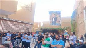 بكاء ولافتات وداع.. الآلاف في صلاة الجنازة على ممرض المنيا قبل تشييعه- فيديو وصور