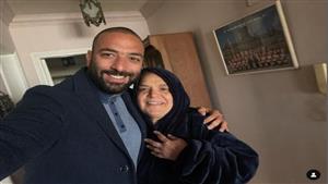 بكت بسبب زيادة وزنه ودعمته في تدريبه للمقاصة.. 10 صور لميدو ووالدته