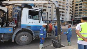 استعدادًا لرياح الصليب.. رئيس "صرف صحي الإسكندرية" يتفقد سيارات الشفط - صور