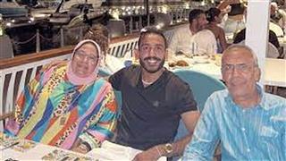شقيقه لاعب كرة سابق وأزمة مع رضا البحراوي.. 20 صورة وأبرز المعلومات عن عائلة محمود كهربا 
