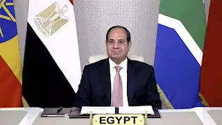 السيسي يصل الرياض للمشاركة في القمة العربية الإسلامية غير العادية