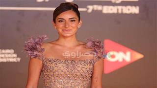 ريش وبراق.. أمينة خليل تخطف الأنظار في ثاني أيام الجونة السينمائي