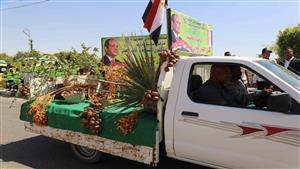 مسيرة بالسيارات المحملة بالزهور في احتفالات العيد القومي بالوادى الجديد- صور