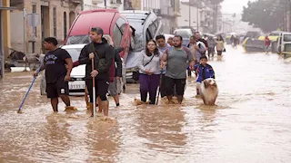 إسبانيا تطلق إنذارًا باللون الأحمر في كتالونيا والأندلس بعد فيضانات فالنسيا