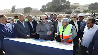محافظ بني سويف يتفقد سير العمل في مشروع كوبري الشاملة -صور