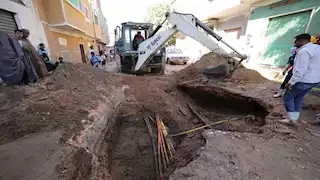 انفجار خط صرف يسفر عن انهيار منزل في أسيوط (صور)