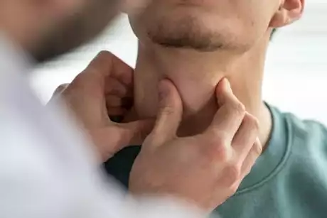 حسام موافي يحذر: التهاب الغدد الليمفاوية خطير في هذه الحالة