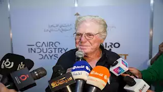 حسين فهمي يكشف عن أسباب تكريم أحمد عز في القاهرة السينمائي.. فيديو