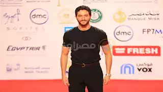 أحمد مالك بإطلالة جذابة في خامس أيام القاهرة السينمائي