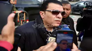 بالصور| وصول مصطفى كامل ومحمود التهامي ولقاء سويدان جنازة محمد رحيم