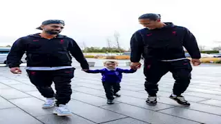 "قدوة للمسلمين".. فان دايك يتغنى بمحمد صلاح