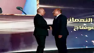 رئيس جامعة سوهاج يحصد جائزة التميز بملتقى الإبداع العربي -صور 