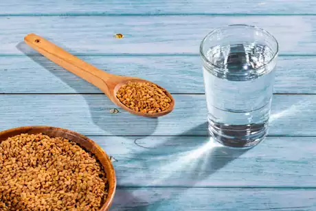 فوائد خارقة يقدمها ماء الحلبة لصحتك.. اعرفها