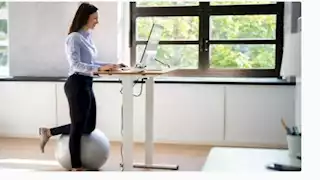 احذر الوقوف لفترة طويلة في العمل.. مخاطر غير متوقعة 